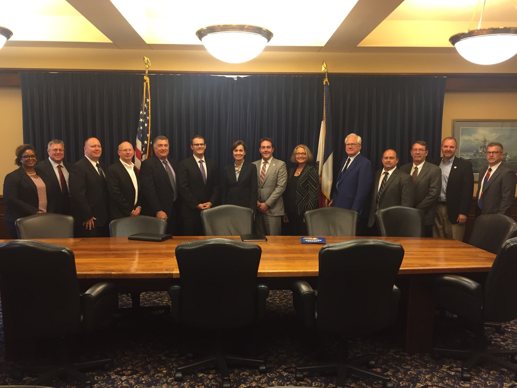 AEM Members Join Iowa Governor for Manufacturing Roundtable -Featured Image